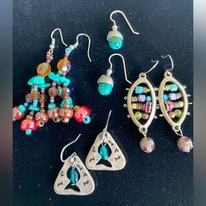 🎄$3 bundled - 4 Pairs of Dangle Earrings